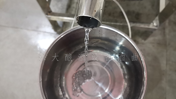 11.26小型白酒釀酒設(shè)備出酒度數(shù)太高，怎么降度好