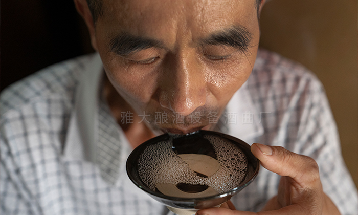 飲酒量隨著年齡的增長(zhǎng)而減少